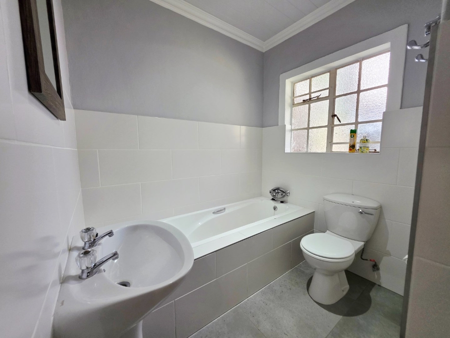 5 Bedroom Property for Sale in Langenhovenpark Free State